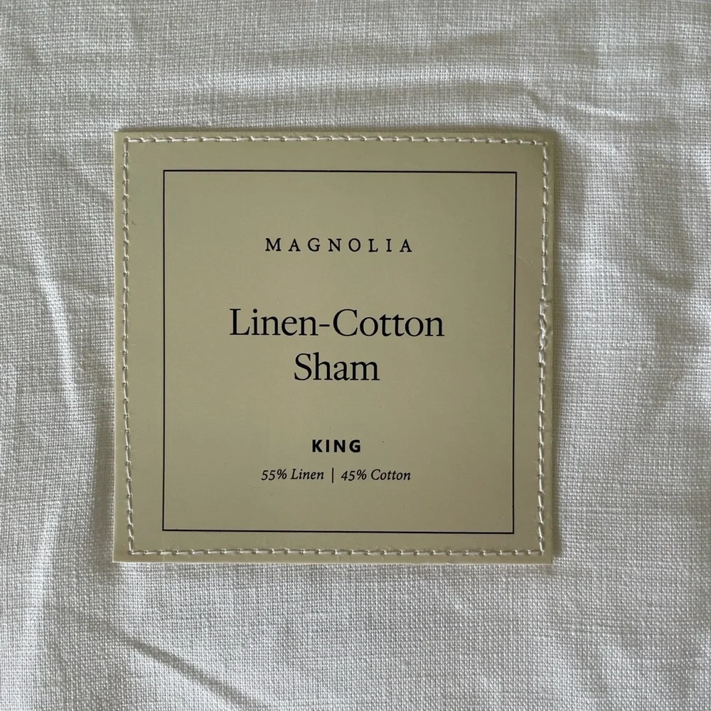 Magnolia beautiful pillow